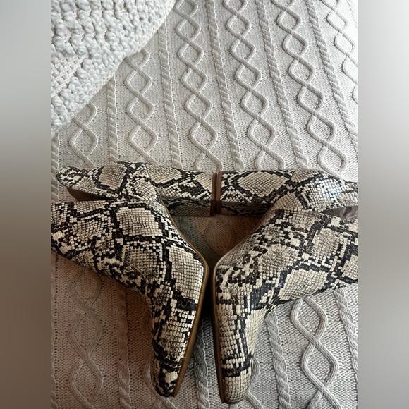 Madden Girl Faux Snakeskin Ankle Booties, Pull on, Women’s size 9.5 - Picture 6 of 8